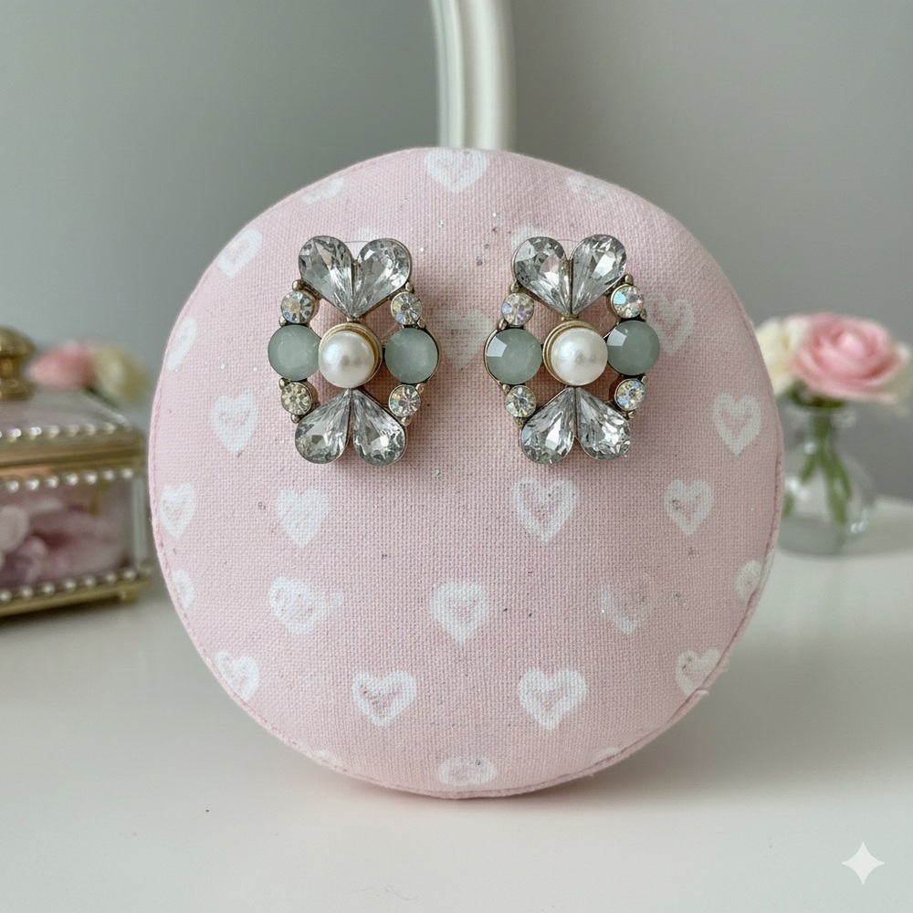 Crystal and Pearl Earrings 🤍